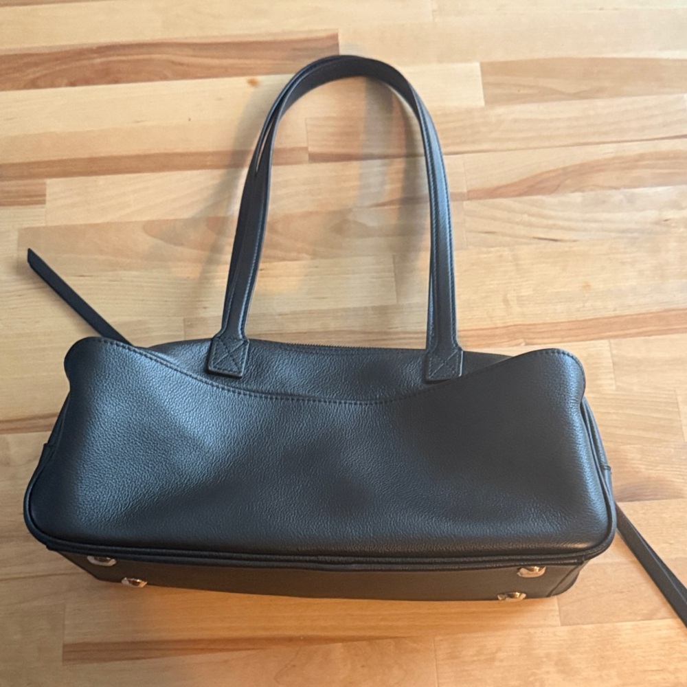 Elegant Black Leather shoulder bag